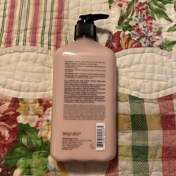 Hempz Lotion Herbal Body moisturizer- Blushing Grapefruit & Raspberry 17 fl oz - Picture 2 of 3